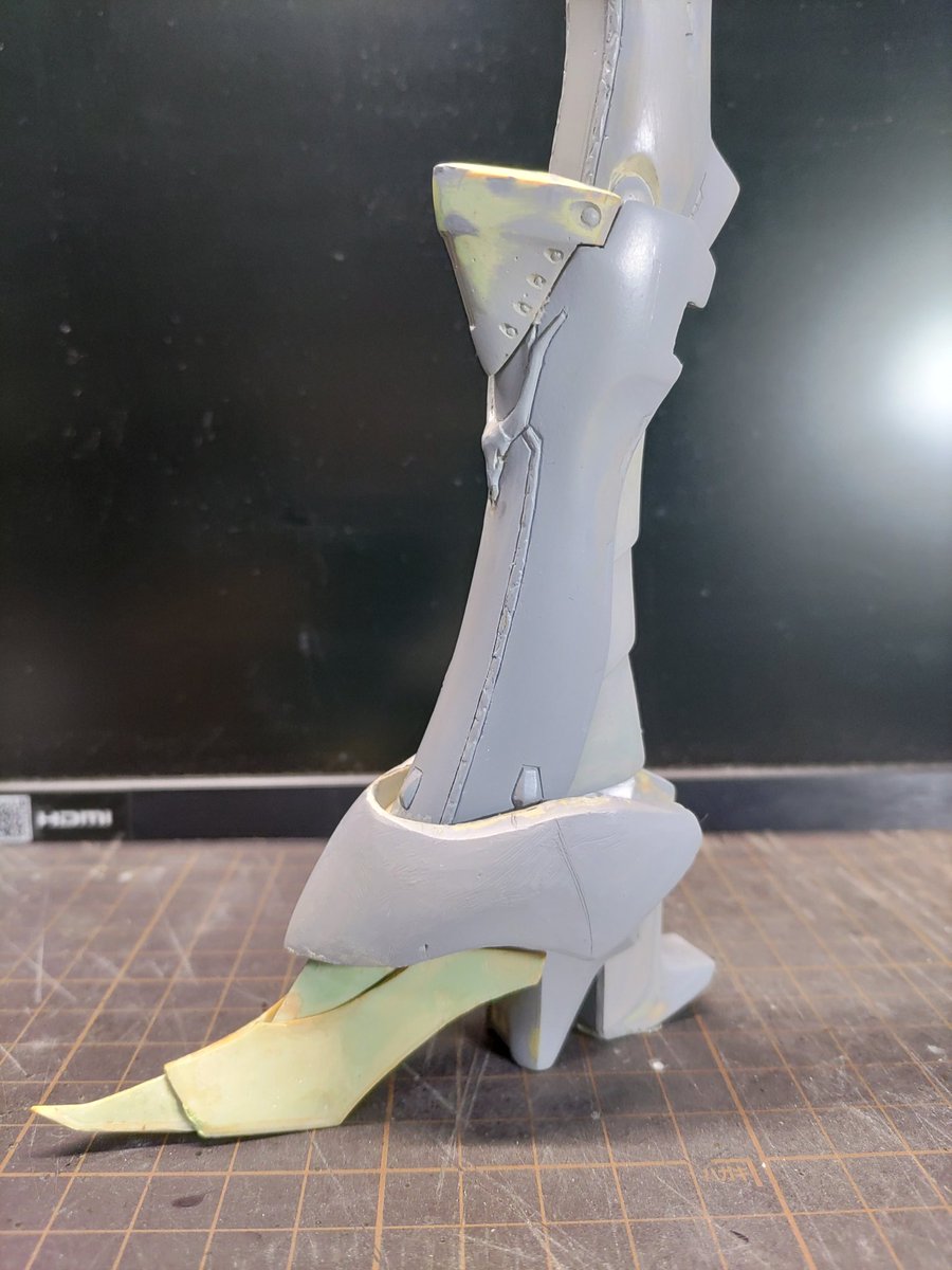 のんびりさんから戴いたレッドからシュペルターを作る時の参考資料を。
資料と言っても作りかけで放置している状態の物（1/72位だったかな～）ですけどね💦あとは単行本かな。　過去どういう形状把握していたかとか作り方とかフィードバックできれば良いかなってことで😊