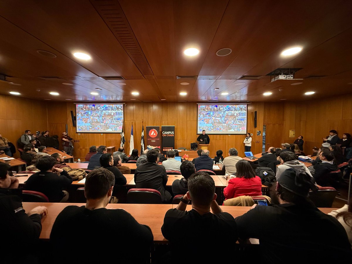 Chatting with students at the University of San Sebastían in Chile 🇨🇱

Letting them know where capital connects &amp; that Avalanche is the most technologically advanced chain, a VM agnostic network of networks with custom validator rules, custom gas fees and tokens with interchain