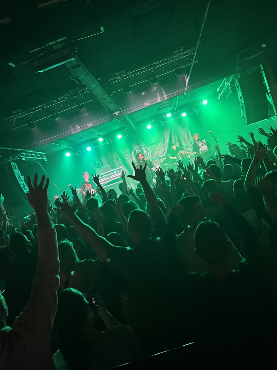 allbrookstation's tweet photo. As a songwriter, when the crowd sings your lyrics back to you… that’s a good feeling. Especially at your first ever debut show https://t.co/ltLHuSUs4d
