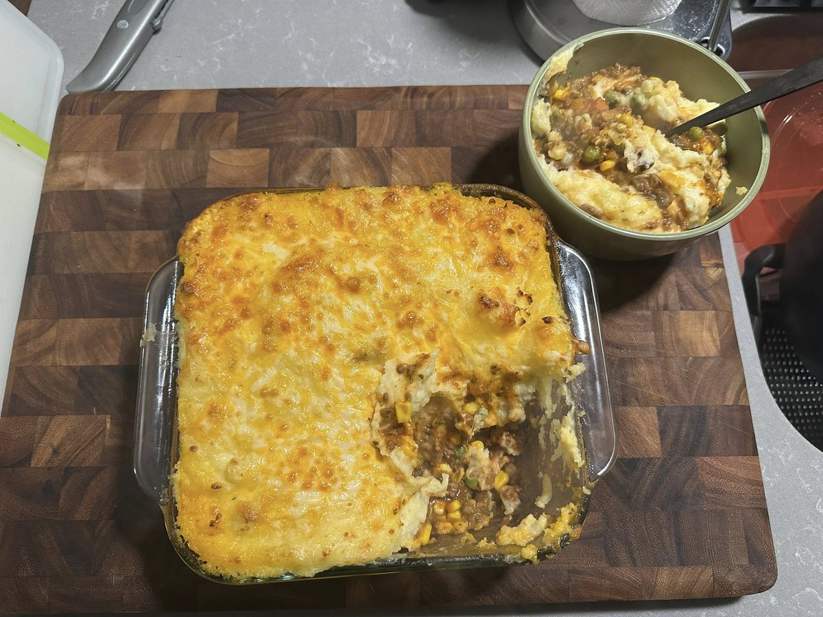 beardedscally's tweet photo. Home made cottage pie for dinner tonight #food #thebeardedscally #notachef https://t.co/FUdMyMjkT1