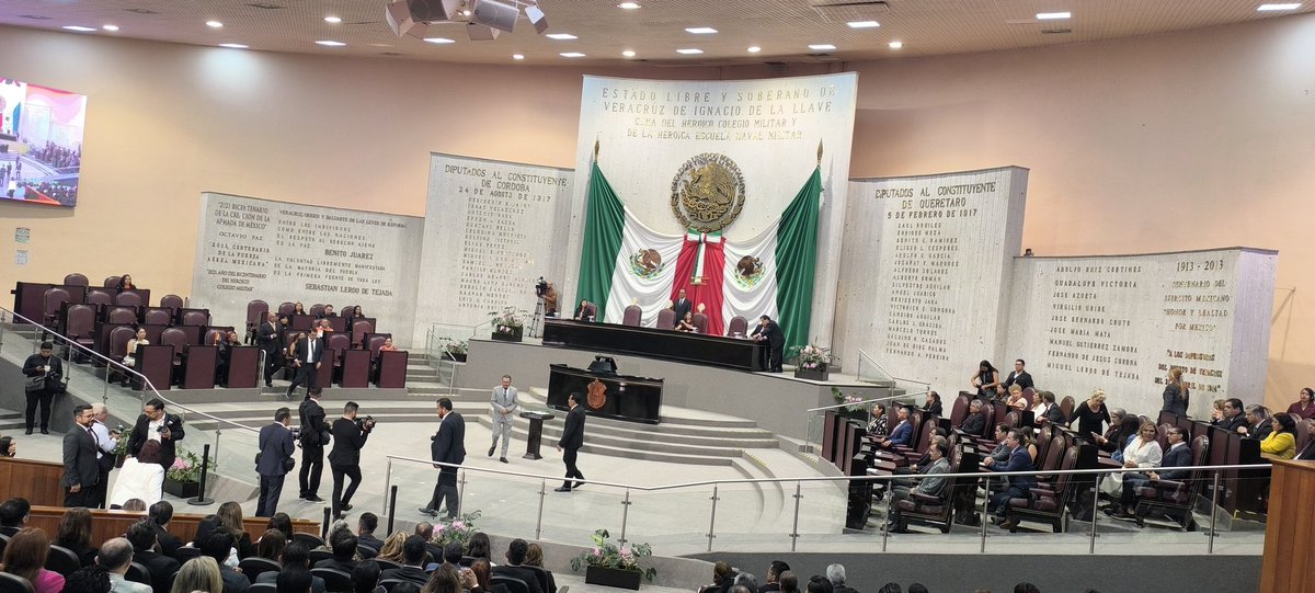 #EnEsteMomento Inicia la Sesión Solemne de inicio del Segundo Año de Ejercicio Constitucional de la LXVII Legislatura de Veracruz en el Recinto Oficial de Sesiones del Palacio Legislativo.