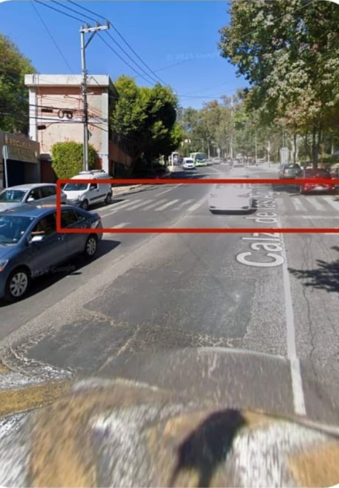 Claudiamontesol's tweet photo. ⚠️A solicitud de mis vecinos, pido a la @SOBSECDMX 
 que atienda las siguientes peticiones sobre Calz. de las Águilas:
1. Construir un paso peatonal seguro frente al #1972; 
2. Reparar el bache frente al #2010;
 3. Dar mantenimiento a la vía que está en PÉSIMO ESTADO. ⚠️ https://t.co/tICGGEcjQj