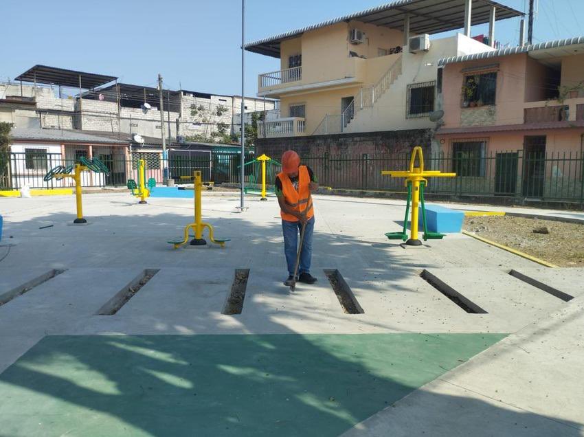aquilesalvarez's tweet photo. El Parque Florida Norte, con un 80% de avance, beneficiará a más de 4.000 habitantes con áreas verdes, juegos inclusivos y mobiliario innovador. Este espacio de 1.200 m² contará con zonas seguras para niños, adultos mayores y personas con movilidad reducida, promoviendo inclusión y convivencia.

La obra será entregada este mes y forma parte de nuestro plan de recuperación de espacios públicos, que ya suma varios parques construidos y repotenciados en distintos sectores de la ciudad.

#ConstruyendoLaCiudadDeTodos