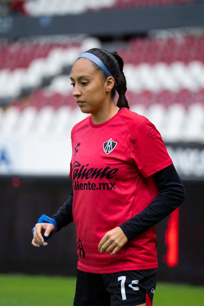 Un calentamiento diferente y bajo la lluvia 🌧️ 

Aún así aquí no paramos y vamos por los 3 puntos.❤️🖤