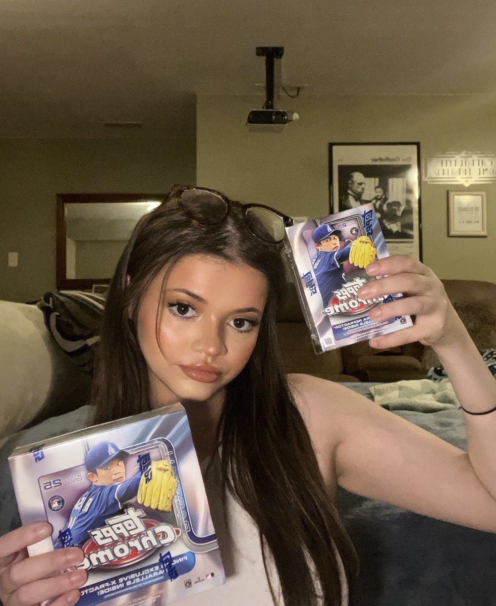 🚨 GIVEAWAY ALERT 🚨

1X BLASTER &amp; 1X MEGA OF 2025 @TOPPS CHROME!

To Win:
1️⃣ Follow: @LaurenRips &amp; <a href="/KaseysCards/">Kasey</a> 
2️⃣ LIKE THIS POST!

THE 5-6 FIGURE AARON JUDGE 1/1 LOGOMAN AUTO AUTO IS STILL LIVE!

Winner announced THIS FRIDAY, September 5th 2025! Good luck hobby members ⚾️🍀