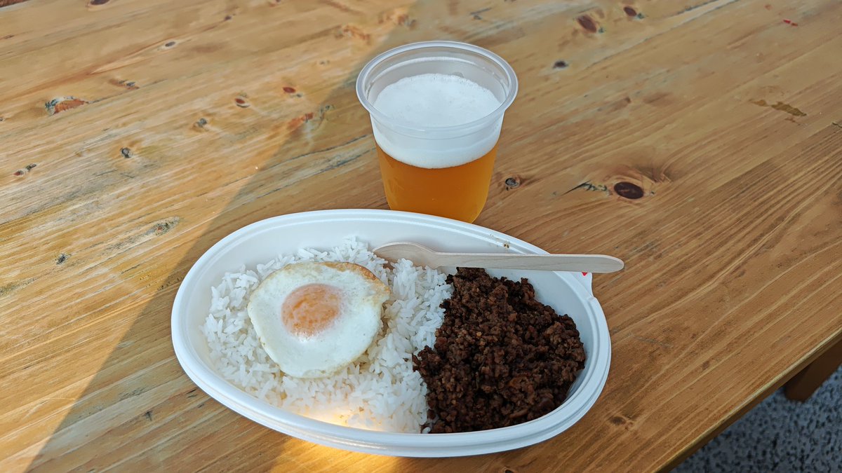 the_barrel_'s tweet photo. タイフェスでよく見る道頓堀のクルンテープも万博に出店。
前食べたタイパビリオンの鶏ガパオライスが相当ヤバかったからリベンジ。

しかしこのクルンテープさんの豚ガパオライスもかなりパサパサで残念すぎ���🥹
あんなに美味しい料理やのに2箇所ともこの味は、、まじで誤解を生んでしまうよ。 https://t.co/BdzCDejEUs