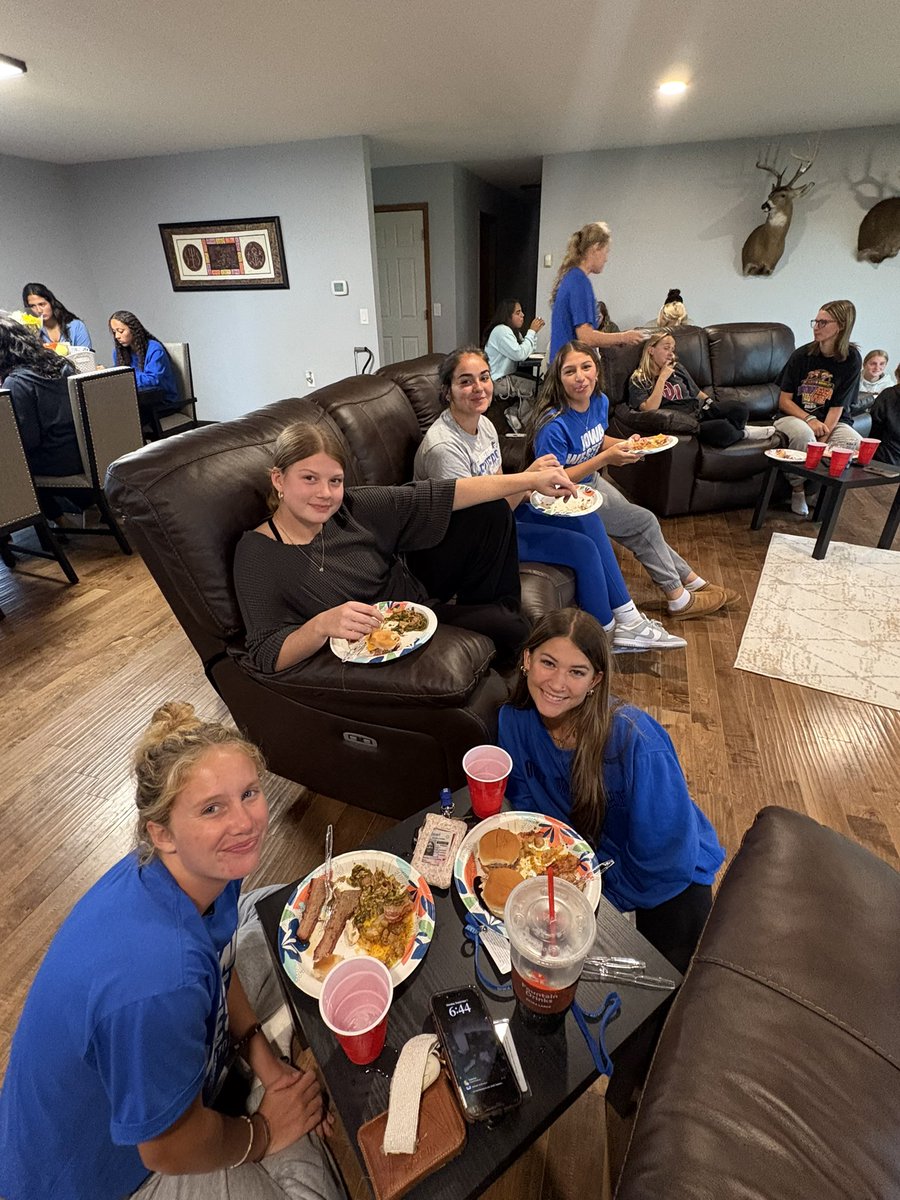 Great food, great memories! 😁

#SailsUP | #BuiltintheBluffs 🏴‍☠️