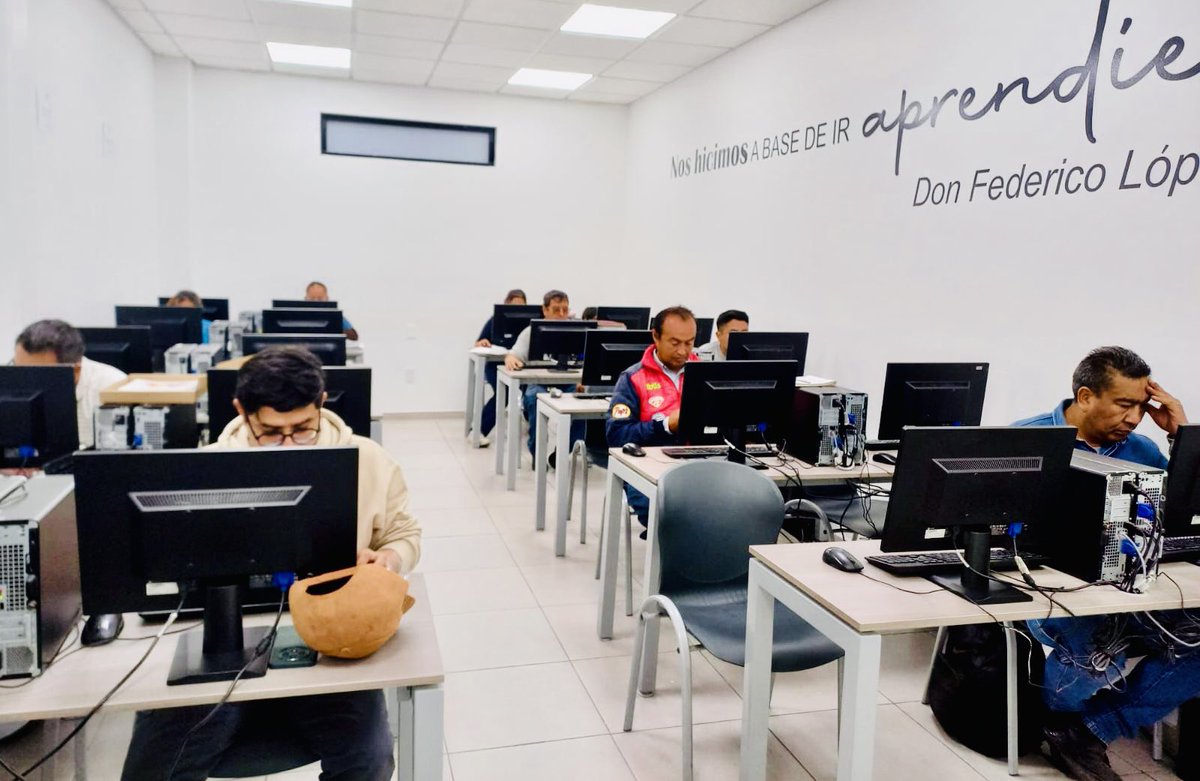 PorMexicoF's tweet photo. ¿Quieres terminar tu #Preparatoria, pero no tienes tiempo ni recursos?
En el #AulaLaCosteñaPorMéxico estudia tu #PrepaEnLínea con validez oficial #SEP y BECA del 100%.
¡En #FundaciónPorMéxico nunca es tarde para cumplir tus #MetasEducativas!
#EcatepecDeMorelos
@LaCostenaMx https://t.co/Mh9OO3cj5k