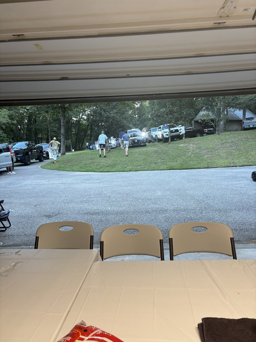 Thanks to the in-laws for having the guys out for dinner! #DAWGS