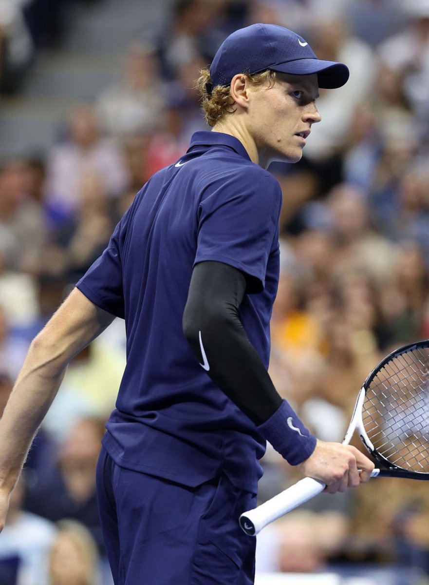 Sinner d. Bublik 6-1 6-1 6-1

1 hour &amp; 21 minutes. 

Utterly INSANE performance against a man who held serve 55 consecutive times coming into this.

Every ball he hits is like a rocket that lands exactly where he wants… and he barely misses. 

He’s into his 9th consecutive Grand