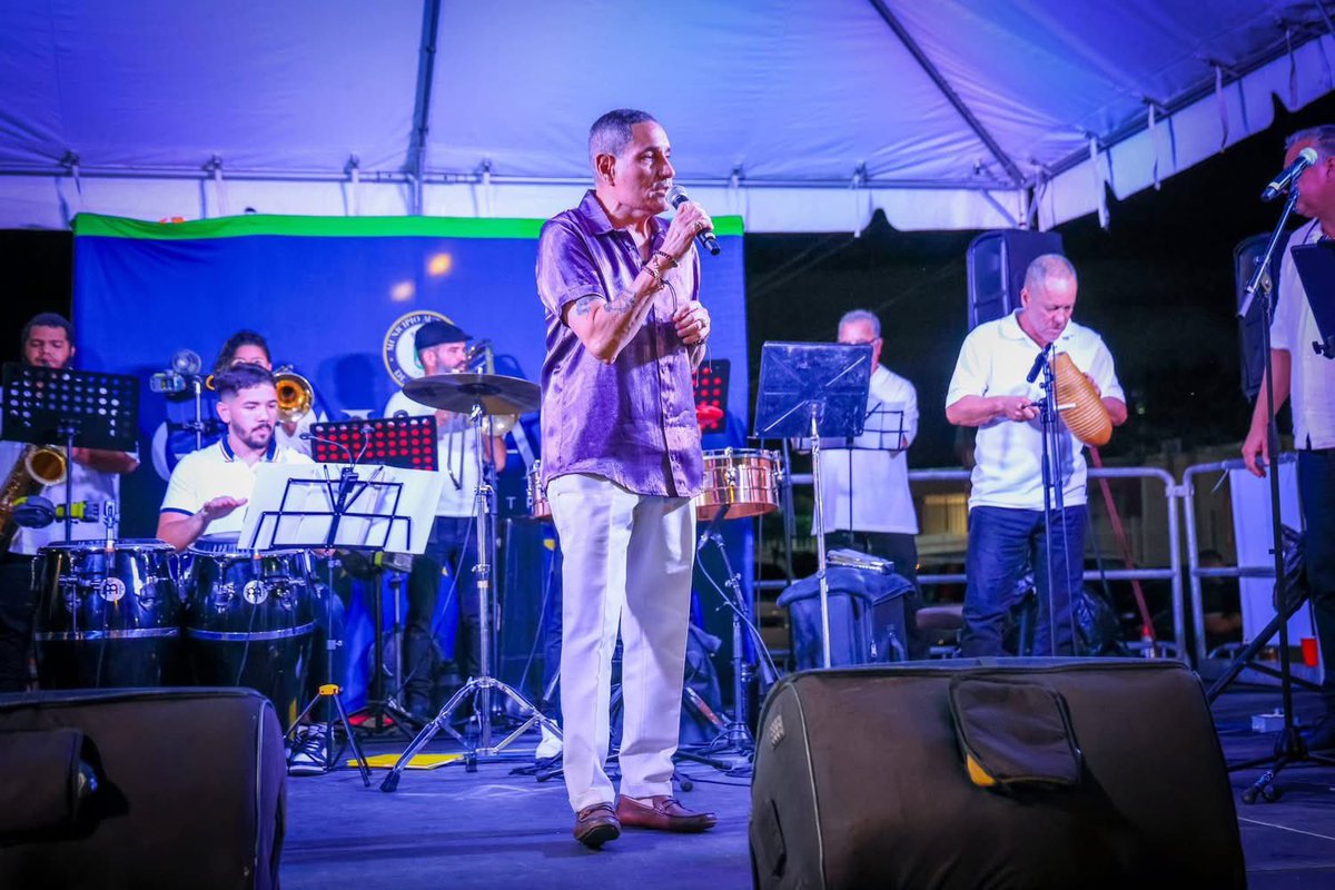 Pasándola bien  en el Tributo a Paquito Guzman  con Victor Santiago “ Coco” y su Orquesta. 8/31/2025. Barrio Amelia, Guaynabo.