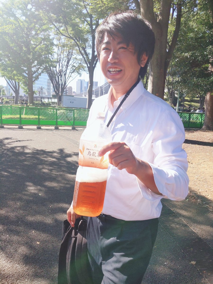 ラジオ体操後一般人になりすましてるリョウヘイさんを発見しましたwww

#宴ラジオ体操部