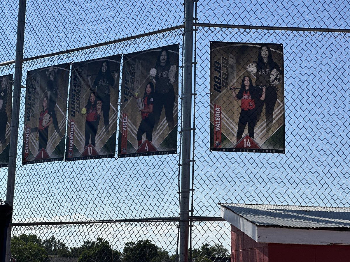 BrightonSo32066's tweet image. We love our Seniors!!! #classof2026 #seniormonday #softball @brightonath @Tweetbulldog