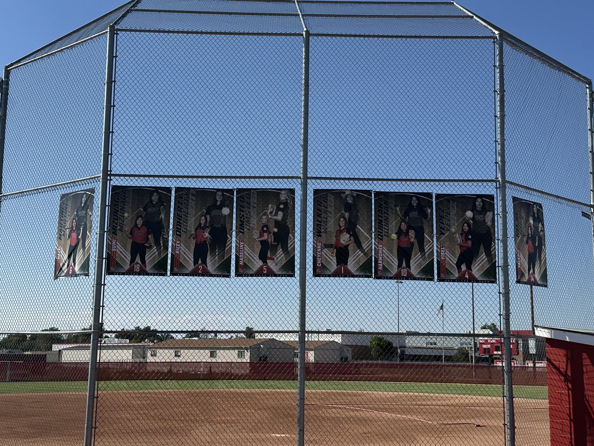 BrightonSo32066's tweet image. We love our Seniors!!! #classof2026 #seniormonday #softball @brightonath @Tweetbulldog