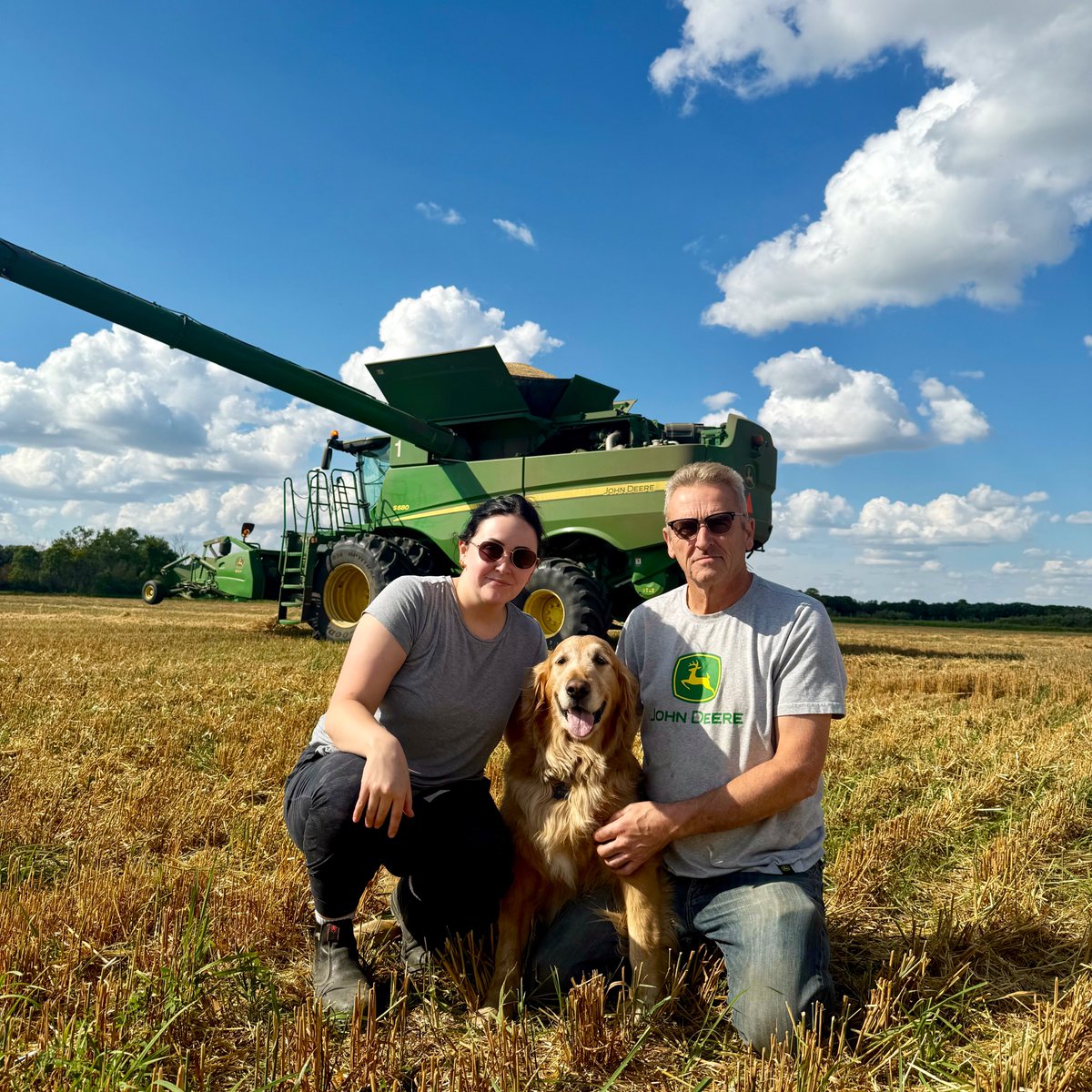 Favourite photo of #harvest25 so far. 

Family affair to Finish the CDC Anson Oats, lucky and blessed to work with my family every day. #facesbehindyourfood