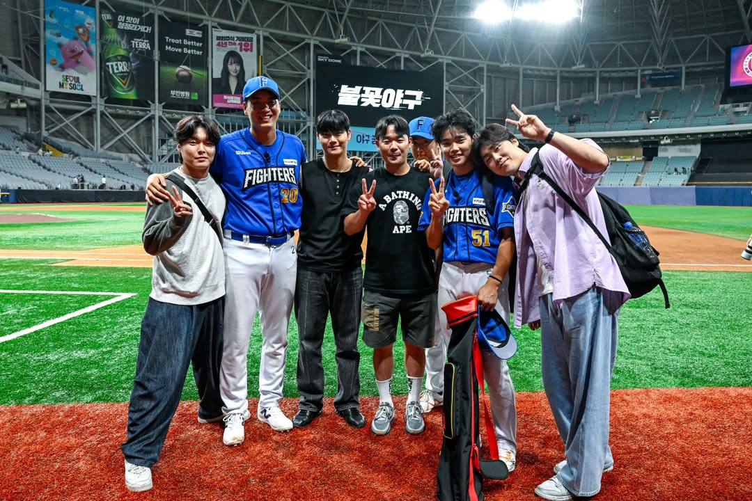 Chlahss's tweet photo. ㅁㅊ 상혁이가 영건 단체 사진 풀어줌... 🥹
3기 영건 나안아....... https://t.co/HUDWGXm0tl