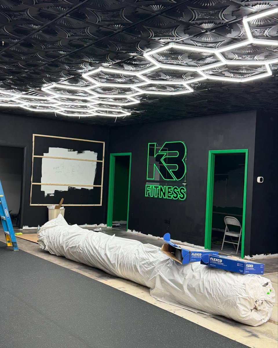 Orant_Neon's tweet image. This gym went from plain ➡ iconic. Thanks @kambamfitness for the neon glow-up 💡🔥
#CustomerFeedback #OrantNeon #NeonSign #TrustAndGlow #HappyClients
