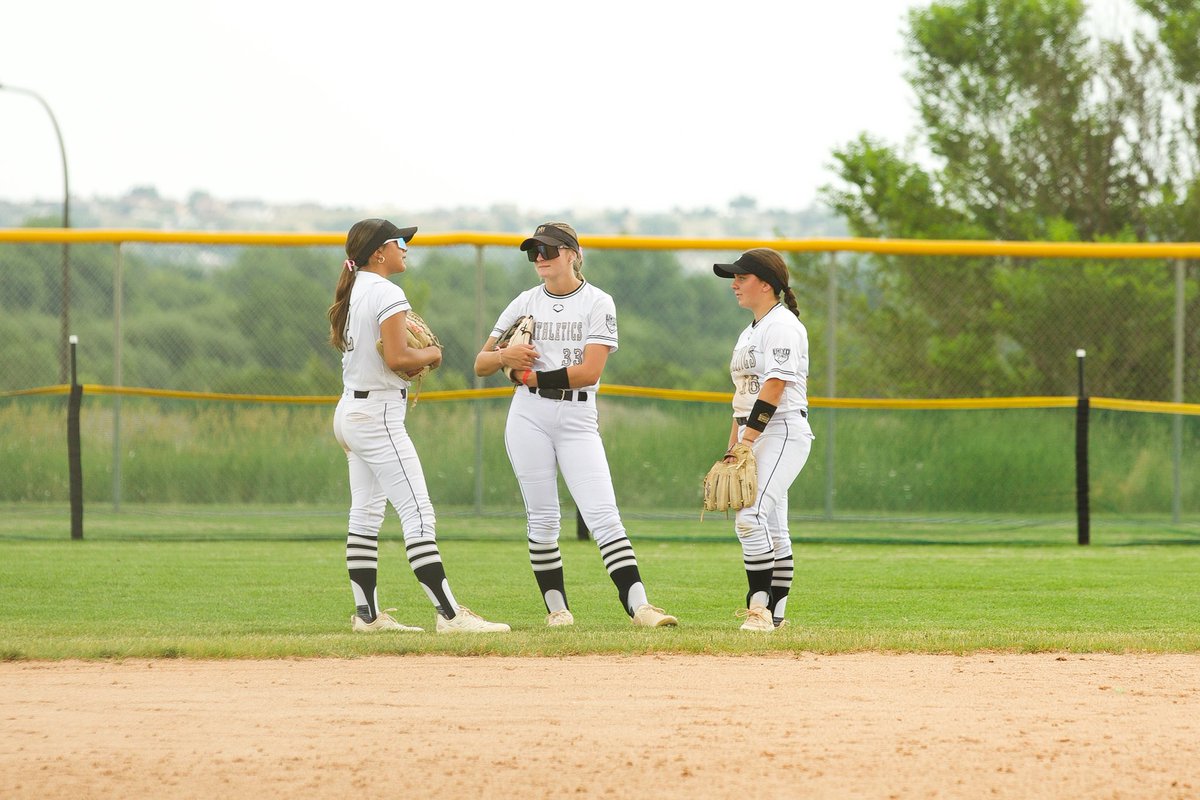 Reece_V2027_33's tweet image. My team❤️ Snaps 📸 from summer @AMGonzalez2027 #middles #centerfielder #utility #classof2027 #amg2k9 #athleticsmercado
