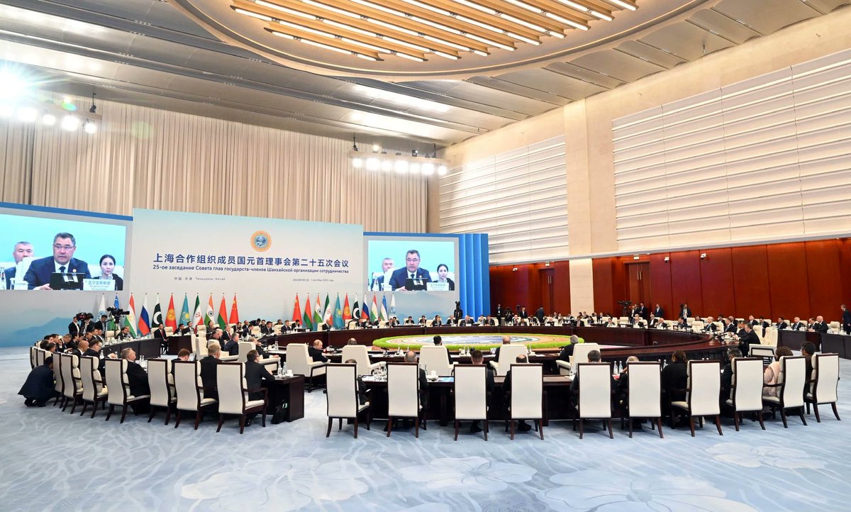 #Kyrgyzstan #SCOSummit2025  Кыргызстан начнет председательство в ШОС под лозунгом «25 лет ШОС: вместе к миру и процветанию», в рамках председательства его приоритеты заключаются в обеспечении долгосрочной стабильности и реализации потенциала экономического сотрудничества.