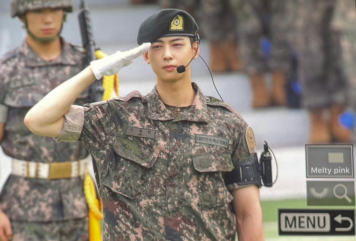 CEWProjects's tweet photo. 25.09.02 [CHA EUNWOO GRADUATION DAY]

One thing about Eunwoo? He never misses. Always sharp, always giving 110% 

We are so proud of you 🫡🪖

(C) Meltypink_ew

#CHAEUNWOO_GraduationDay
#CHAEUNWOO #차은우
@CHAEUNWOO_offcl https://t.co/oNgYoordSu