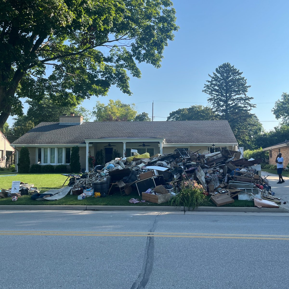 TMJ4 News tweet media