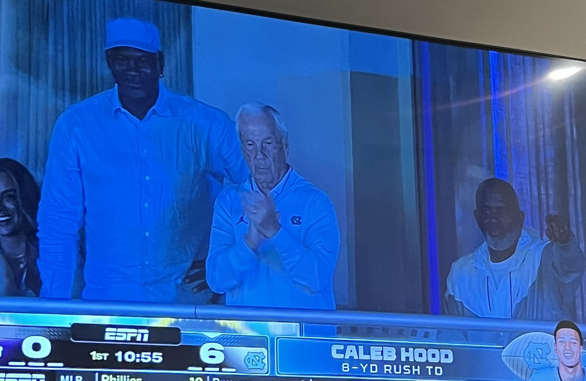 reillykinzel's tweet photo. The 🐐’s watching the 🐐 is truly iconic 

#ChapelBill https://t.co/rRbAZO5in2