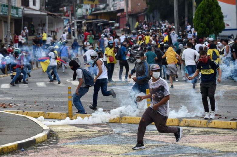 EVERSTRONG (@everstrongever) on Twitter photo Hola <a href="/GustavoBolivar/">Gustavo Bolívar</a> , se viene otra tributaria en el nefasto gobierno de Petro.
¿Ya llamaste a la Primera Línea? Hola <a href="/GustavoBolivar/">Gustavo Bolívar</a> , se viene otra tributaria en el nefasto gobierno de Petro.
¿Ya llamaste a la Primera Línea?