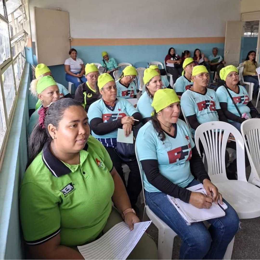 geminismg's tweet photo. En las instalaciones del EB Las Agüitas III nuestro equipo del CDCEM Los guayos conjuntamente con nuestro cnae, FFB y INN, presentes en el plan Nacional de Formación "Desafío Bienestar Venezuela

#01Sep https://t.co/Pnvlb4Y8Kn