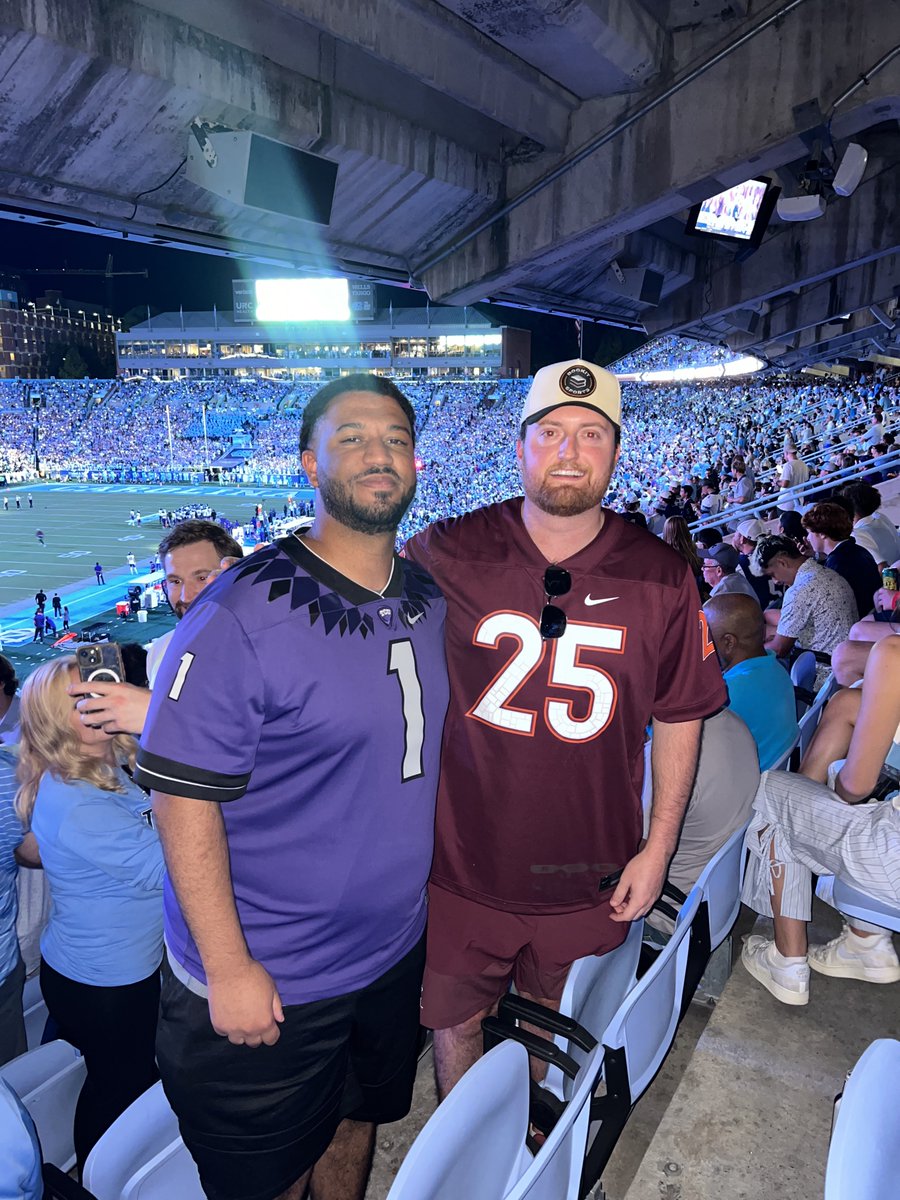 krabs_bookit's tweet image. There’s more people here tonight than there will be the entire season in Charlottesville, VA btw