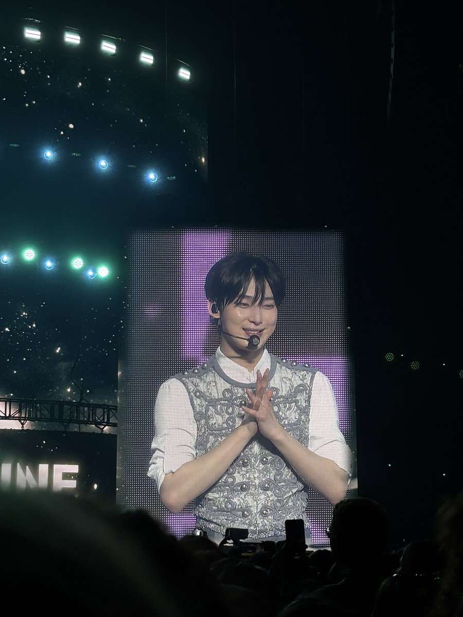 moris saw enhypen!! ENHYPEN IS 7 tweet media