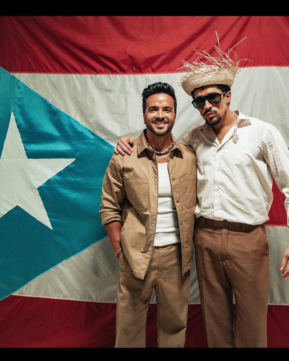 2001OnLine's tweet photo. #01Sep Luis Fonsi contó junto a Bad Bunny 🎶🇵🇷

El intérprete de "Despacito" afirmó que "fue muy emocionante" presentarse sobre una tarima con el "Conejo Malo". 😳

"Cante con un nudo en la garganta, pelos de punta y mi bandera colgada en el alma", expresó en redes sociales.

📸: luisfonsi