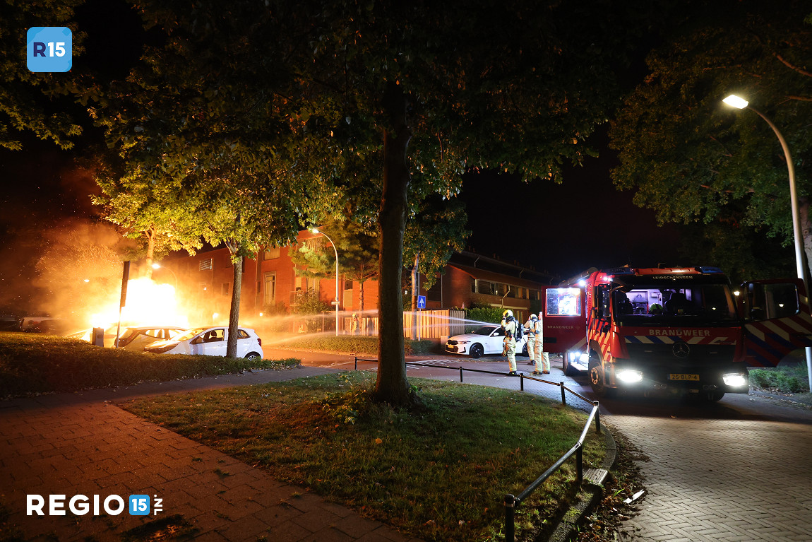 Auto volledig uitgebrand in Den Haag