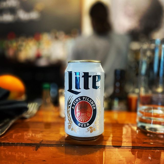 BCDlane's tweet photo. $5 MILLER🍻LITE PINTS "ALL🌅DAY" on MONDAYS💯at @BigCityDiner at @KailuaNEWS @WindwardMall #Pearlridge @WaipioCenter #Monday #Hawaii #ItsMillerTime #Kailua #Lanikai #WindwardMall #WaipioCenter #Lunch #Dinner #Beer🍻#Wine🍷#HappyHour #MillerLite @MillerLite #Beer #MondayMotivaton https://t.co/irmabE9qVS