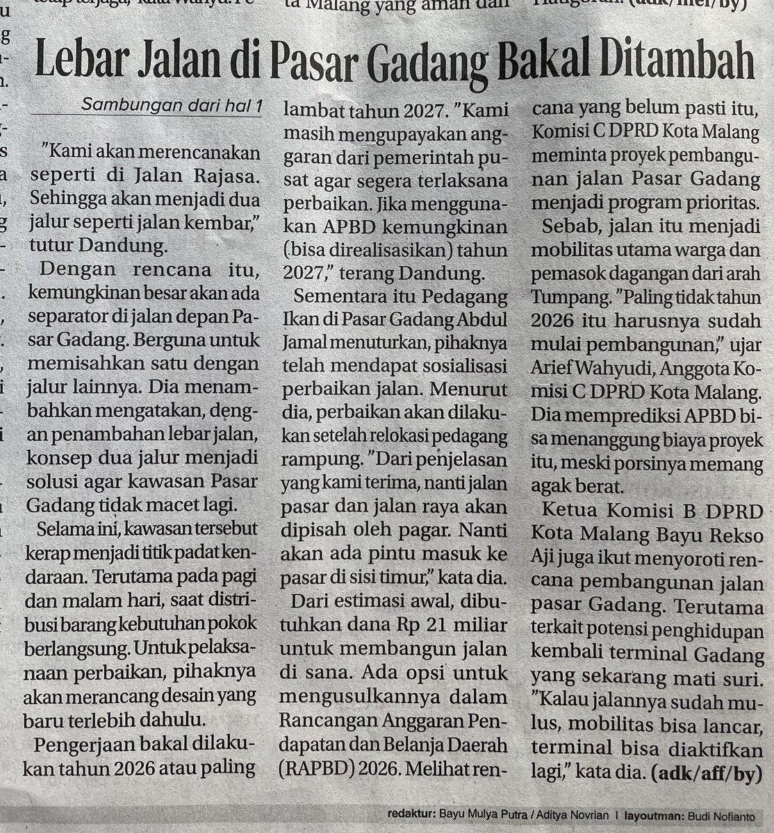 Mau dilebarkan sampai ratusan meterpun bila masih diperbolehkan unloading/loading di bahu/tengah jalan ya sama aja boong. 

Harus ada tempat tersendiri untuk loading/unloading plus parkiran. Jadinya jalan raya bisa dilalui dengan baik. 

Ditambah perlu kesadaran semua pihak 🙏