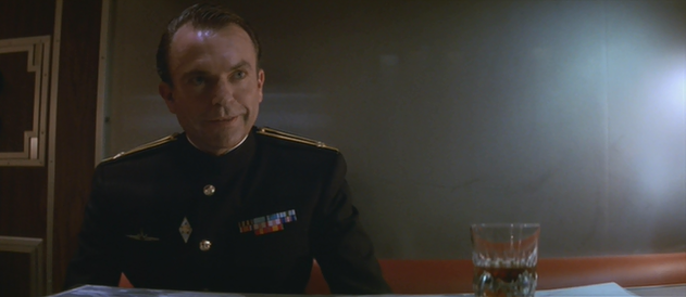 #映画の中のかわいそうな人
「レッド・オクトーバーを追え!」でアメリカに亡命したら土地を買って農場やるって言っていた気の良いボロディン副長。レッド・オクトーバーに潜入していたGRU工作員に射殺されてしまい、あともう少しで亡命が実現する前に死んでしまって可哀想。