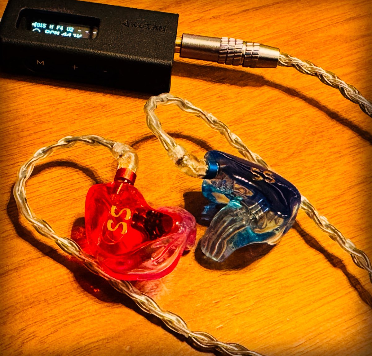 s2pen's tweet photo. NTSoundさんでオーダーしてたカスタムIEMが届いた https://t.co/4oGS4W4My6