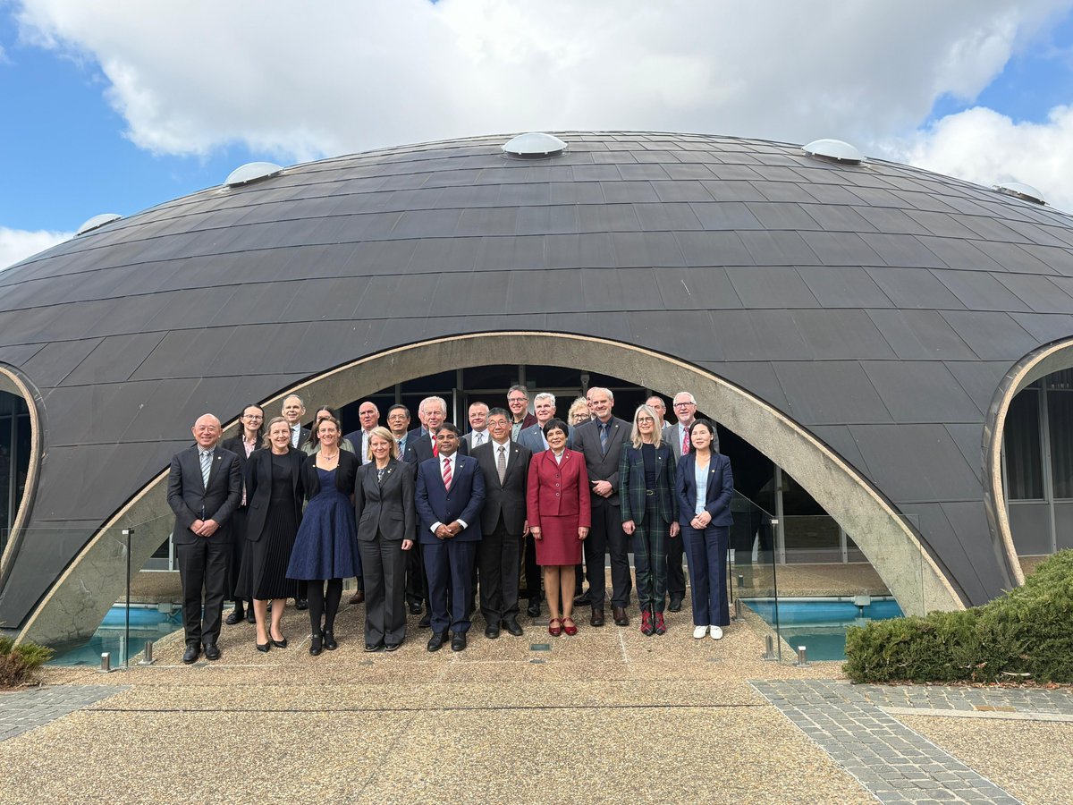 Immensely proud to share that <a href="/MU_CCFI_Biotech/">Murdoch's Centre for Crop & Food Innovation & SABC</a> Director <a href="/rajvarshney/">Rajeev Varshney FRS</a> signed the <a href="/Science_Academy/">Australian Academy of Science</a>'s  historic Charter Book this morning and has officially joined the scientific greats who have made significant contributions to the world's store of scientific knowledge.  

As part