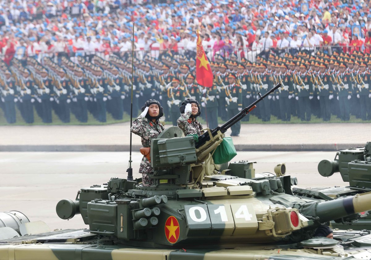 VietnamNewsVNS's tweet photo. 🇻🇳 Military vehicle &amp; artillery formations in front of Hồ Chí Minh Mausoleum Hà Nội, as part of the grand military parade and march-past commemorating 80th National Day of Việt Nam (September 2), reappearing for the first time since 40th anniversary in 1985.
📸 VNA/VNS Photos https://t.co/ZwrXzSZh88