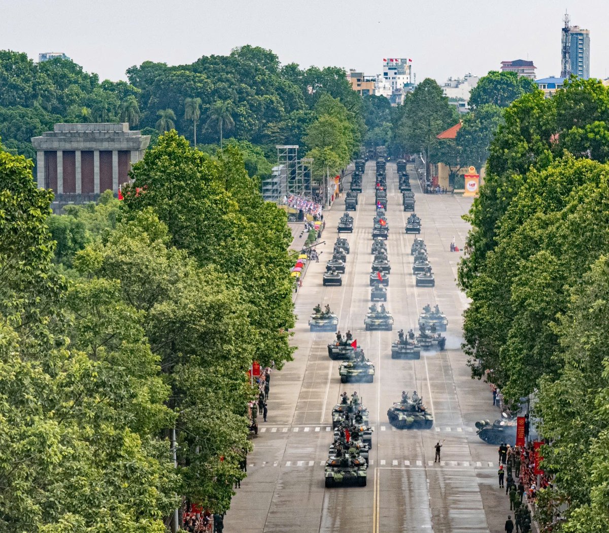 VietnamNewsVNS's tweet photo. 🇻🇳 Military vehicle &amp; artillery formations in front of Hồ Chí Minh Mausoleum Hà Nội, as part of the grand military parade and march-past commemorating 80th National Day of Việt Nam (September 2), reappearing for the first time since 40th anniversary in 1985.
📸 VNA/VNS Photos https://t.co/ZwrXzSZh88