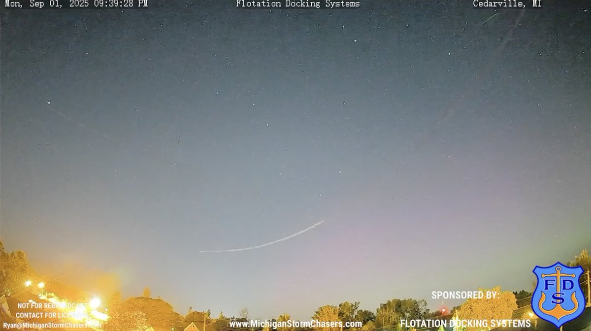 Vincent Ledvina (@vincent_ledvina) on Twitter photo Some aurora high in the sky currently on this webcam in Cedarville, Michigan
go.theauroraguy.com/webcams Some aurora high in the sky currently on this webcam in Cedarville, Michigan
go.theauroraguy.com/webcams