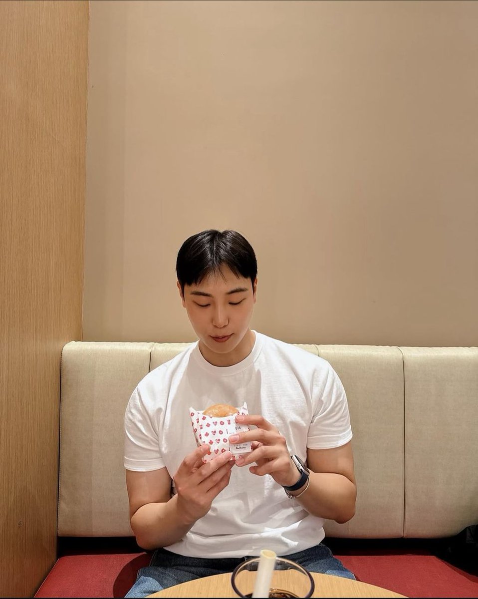 Yangchan143's tweet photo. 평범한 일상에서 기쁨을 찾고, 매 순간 소중한 추억을 만들어갑니다. 🌹😍🌹 https://t.co/aIrH3C0sUU