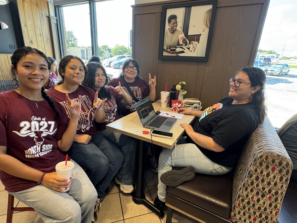 Amanda Dawn Inay - 4th & 5th Grade Humanities (@amandainay) on Twitter photo We had a great time supporting our STEERS today by eating at Chick-fil-A Stockyards! 🤘🏻♥️
It was awesome to see both schools, North Side High School   🐂 🤘🏻♥️and Diamond Hill-Jarvis High School ❤️ 🦅 their showing there team spirit by painting the windows to get ready for Battle We had a great time supporting our STEERS today by eating at Chick-fil-A Stockyards! 🤘🏻♥️
It was awesome to see both schools, North Side High School   🐂 🤘🏻♥️and Diamond Hill-Jarvis High School ❤️ 🦅 their showing there team spirit by painting the windows to get ready for Battle