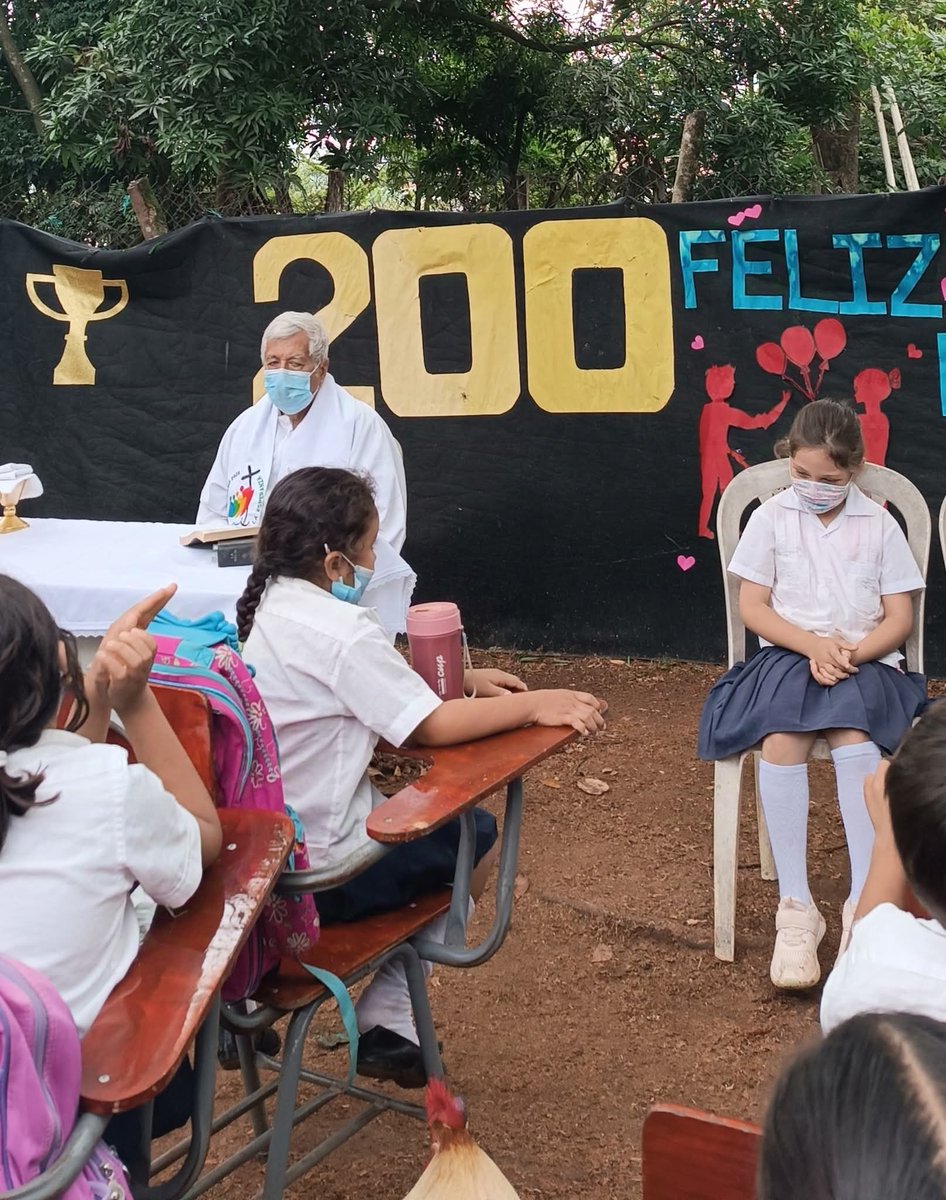 200 DÍAS DE CLASES CUMPLIMOS EN AGOSTO, VAMOS POR 300 DÍAS, Escuela Mercedes Calderón, dimos gracias con la misa el sábado 30 de agosto 7am. <a href="/CardeMaradiaga/">Cardenal Rodríguez Maradiaga</a> <a href="/JoseVicenteNac1/">Jose Vicente Nacher</a> <a href="/Seduc_HN/">Secretaría de Educación de Honduras</a> <a href="/escoto_marlon/">Marlon Escoto Valerio</a> <a href="/Eliadelcid/">Elia del Cid</a>  <a href="/MarlonBreve/">Marlon Brevé Reyes</a> <a href="/RosalpinaR/">Rosalpina Rodriguez</a> <a href="/NenaToledo/">Elena Toledo</a> <a href="/EstradaSelma/">selma estrada</a> <a href="/thelma_mejia/">Thelma Mejia Lopez</a>
