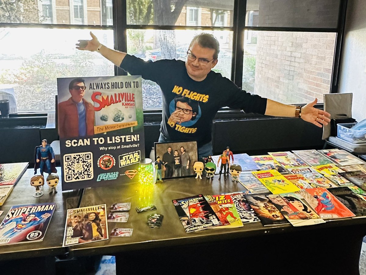 .<a href="/CreationEnt/">Creation Entertainment</a>’s #SaluteToSmallville is this month! 

I’ll be there again w/Lance, Kevonte &amp; Joey from <a href="/donotfailourpod/">Always Hold On To Arrow 🏹</a> &amp; <a href="/alwaystarwars/">Always Hold On To Star Wars</a>! Who else plans on going? And if you are, come say hello to us at our table!