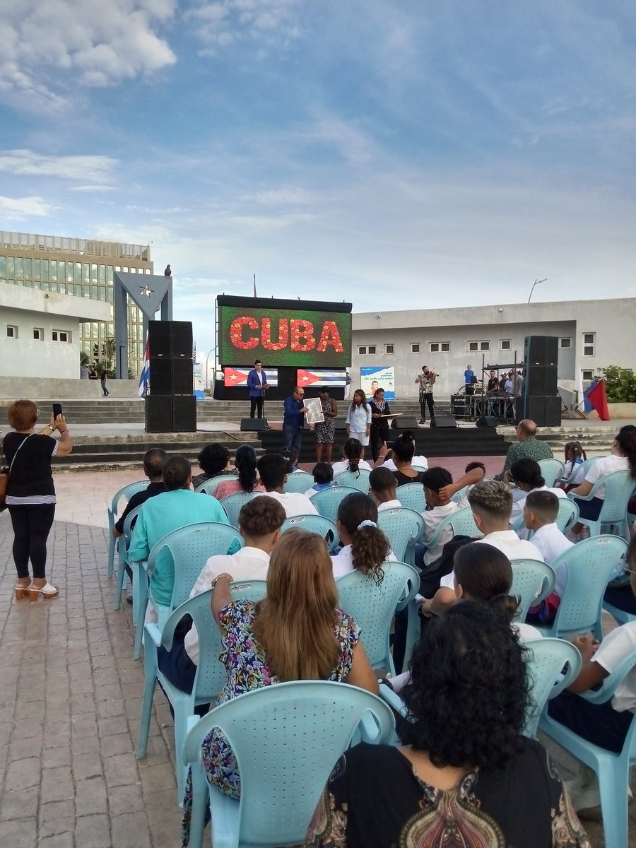 alexeiscc's tweet photo. Un acto de lujo en #PlazaDeLaRevolución por el inicio del curso escolar 2025-2026. #DeRegresoALasAulas https://t.co/33EFiHeHMI