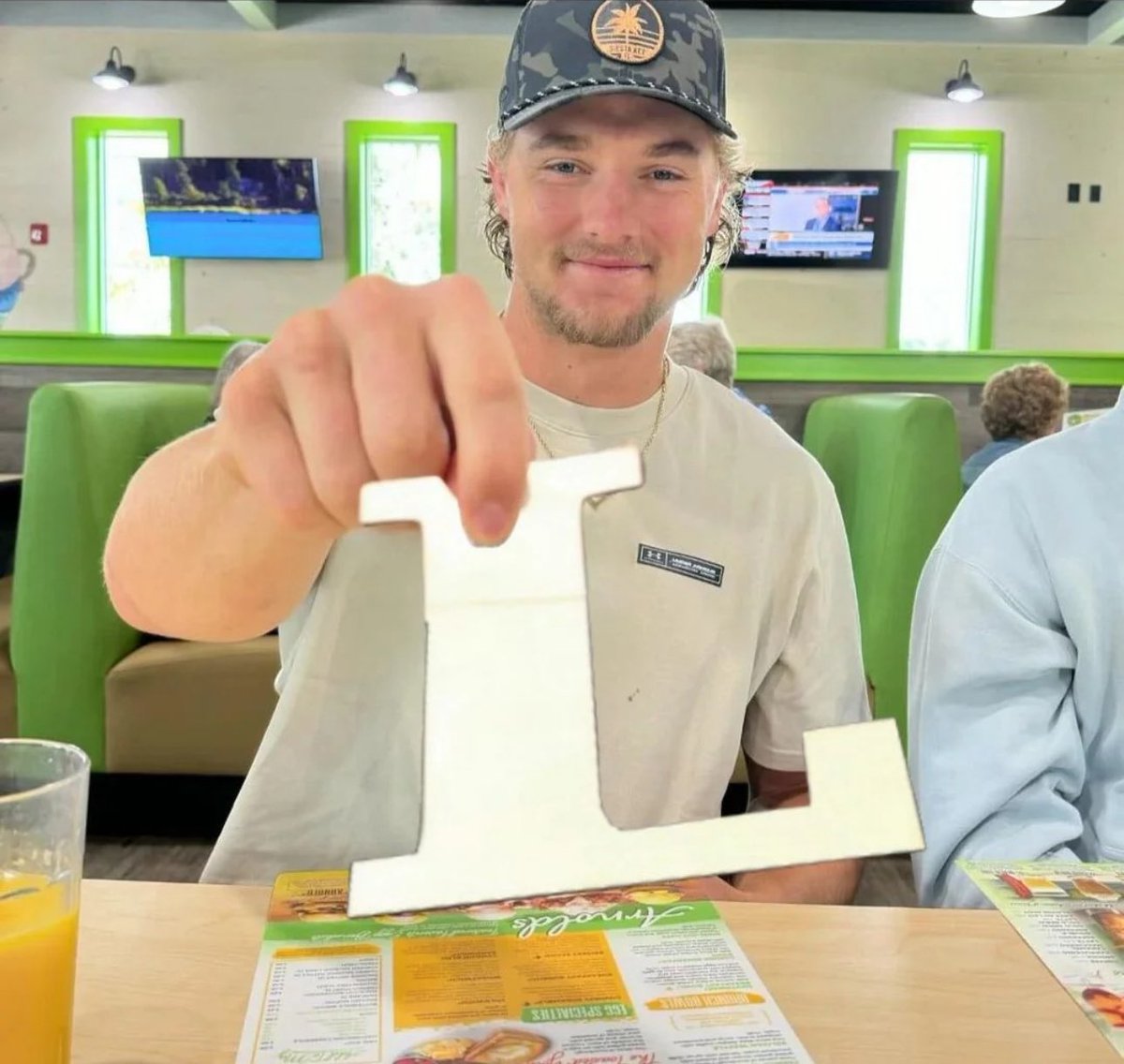 OmegaRecon's tweet image. Imagine not only losing to the 2025 orioles! But taking their 2 best players and still losing to them!