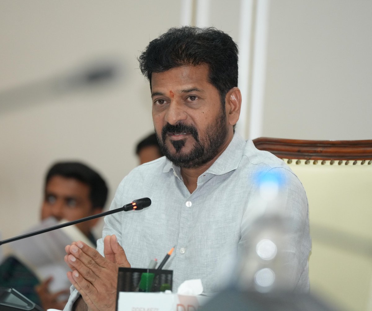 Telangana CMO (@telanganacmo) on Twitter photo బహుళ అంతస్తుల భవనాలు, ఇతర నిర్మాణాలకు సంబంధించి అనుమతులు జారీ చేసే విషయంలో జరుగుతున్న జాప్యంపై ముఖ్యమంత్రి శ్రీ <a href="/revanth_anumula/">Revanth Reddy</a> గారు అధికారులపై తీవ్ర ఆగ్రహం వ్యక్తం చేశారు. బహుళ అంతస్తుల భవనాలు, గేటెడ్ కమ్యూనిటీల నిర్మాణం, ఇతర అనుమతుల విషయంలో కొందరు అధికారులు బహుళ అంతస్తుల భవనాలు, ఇతర నిర్మాణాలకు సంబంధించి అనుమతులు జారీ చేసే విషయంలో జరుగుతున్న జాప్యంపై ముఖ్యమంత్రి శ్రీ <a href="/revanth_anumula/">Revanth Reddy</a> గారు అధికారులపై తీవ్ర ఆగ్రహం వ్యక్తం చేశారు. బహుళ అంతస్తుల భవనాలు, గేటెడ్ కమ్యూనిటీల నిర్మాణం, ఇతర అనుమతుల విషయంలో కొందరు అధికారులు