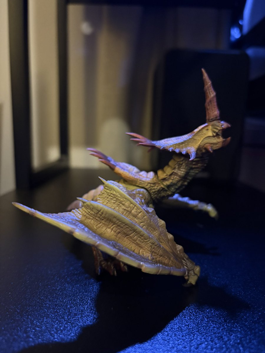 drexdqueen's tweet image. Monoblos Ecology Book Figure (c. 2006?) - $35
From the First Generation, this figure came with the mini ecology booklet. Untouched; good as new