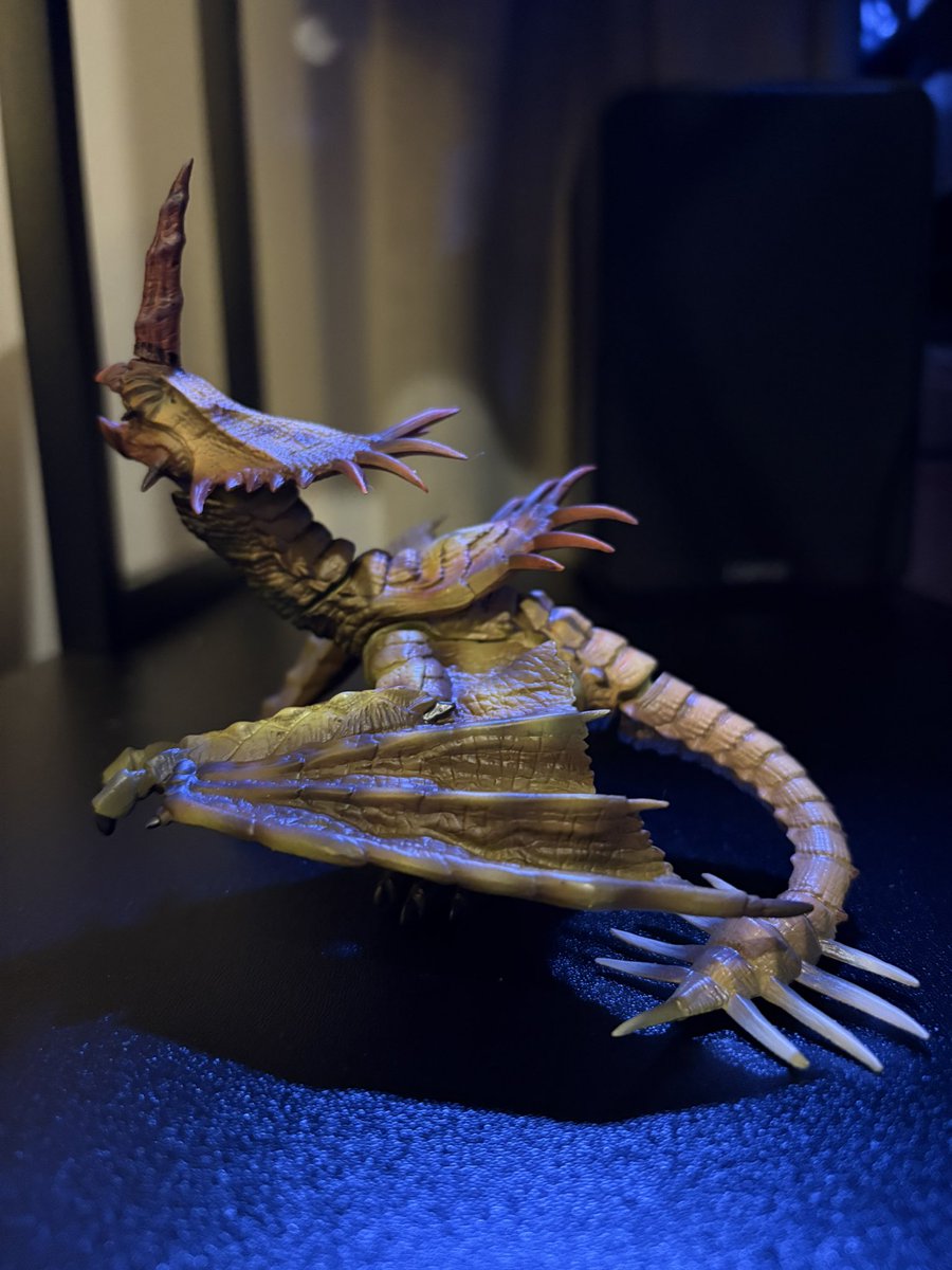 drexdqueen's tweet image. Monoblos Ecology Book Figure (c. 2006?) - $35
From the First Generation, this figure came with the mini ecology booklet. Untouched; good as new