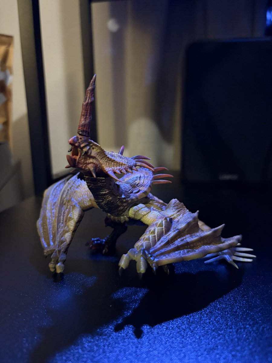 drexdqueen's tweet image. Monoblos Ecology Book Figure (c. 2006?) - $35
From the First Generation, this figure came with the mini ecology booklet. Untouched; good as new